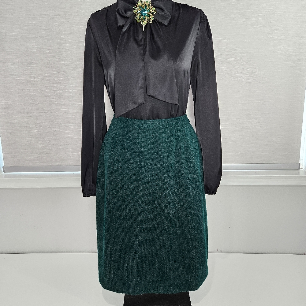 VTG, Beautiful Green Pencil Skirt, Textured,Fully Lined, 26-29.5" Waist,EUC